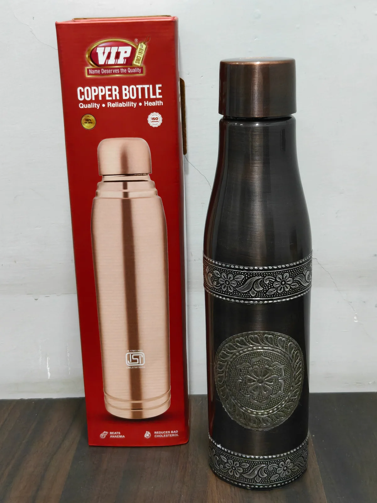 Detail view of the open copper water bottle and premium threaded cap